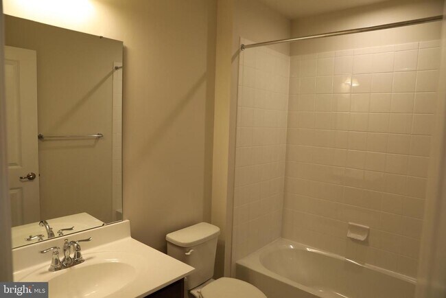 Building Photo - 172 Mulberry Dr