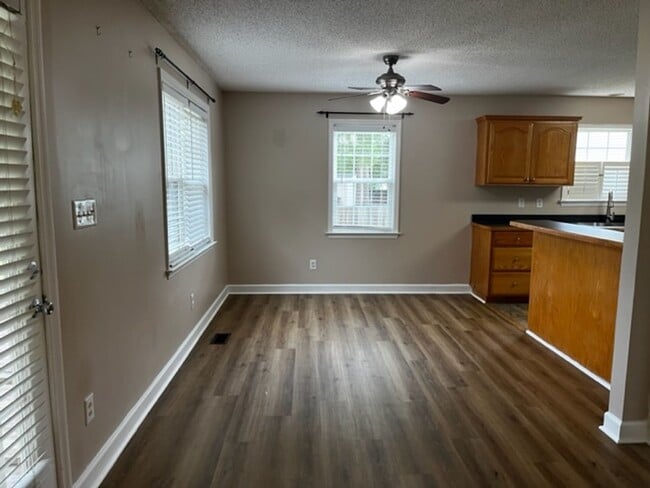 Building Photo - Beautiful Home in Hunters Ridge New Bern