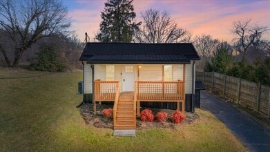 Building Photo - 1471 E State St