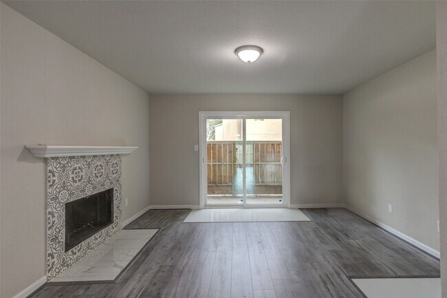 Building Photo - 3300 Pebblebrook Dr