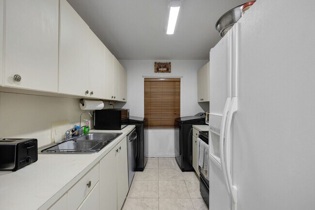 Building Photo - 5310 SW 138th Pl