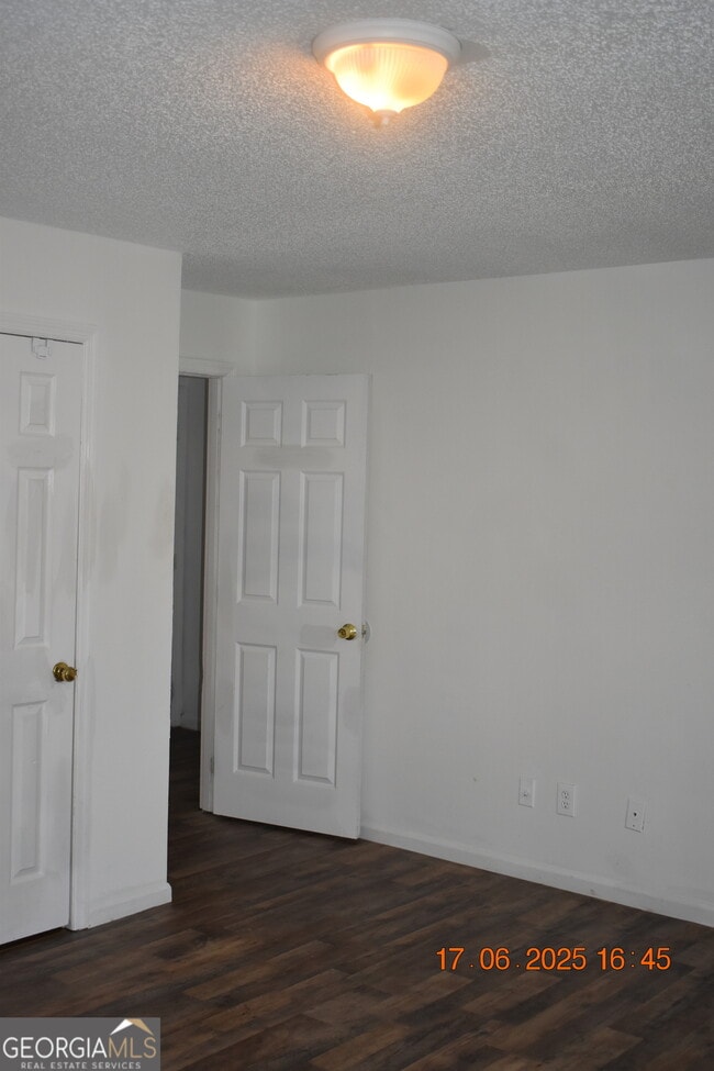 Building Photo - 4403 Azalea Dr