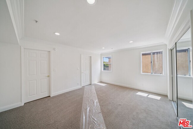 Building Photo - 1508 Greenfield Ave