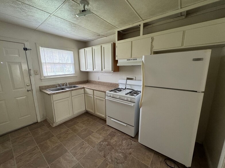 Building Photo - 1708-1708 Stewart St