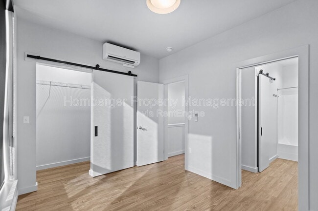 Building Photo - 1860 N Hamilton St