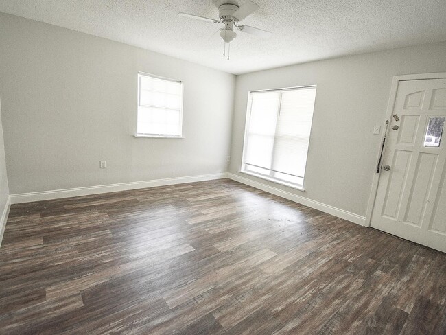 Building Photo - 109 Alida St
