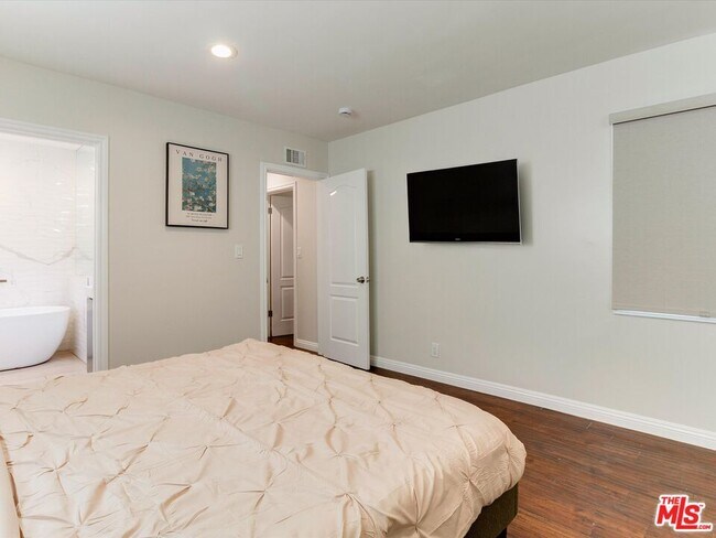 Building Photo - 23109 Mariano St