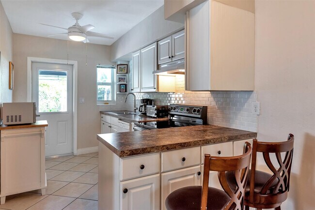 Building Photo - 2109 NE 26th St