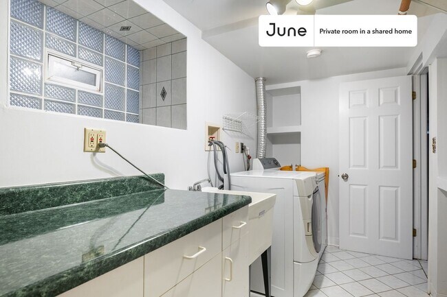 Building Photo - Room in Shared 5 bed/3 bath home