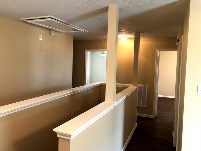 Building Photo - 9311 Eaglewood Spring Dr