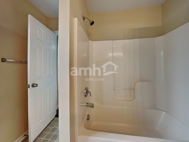 Building Photo - 83 Sioux Ln