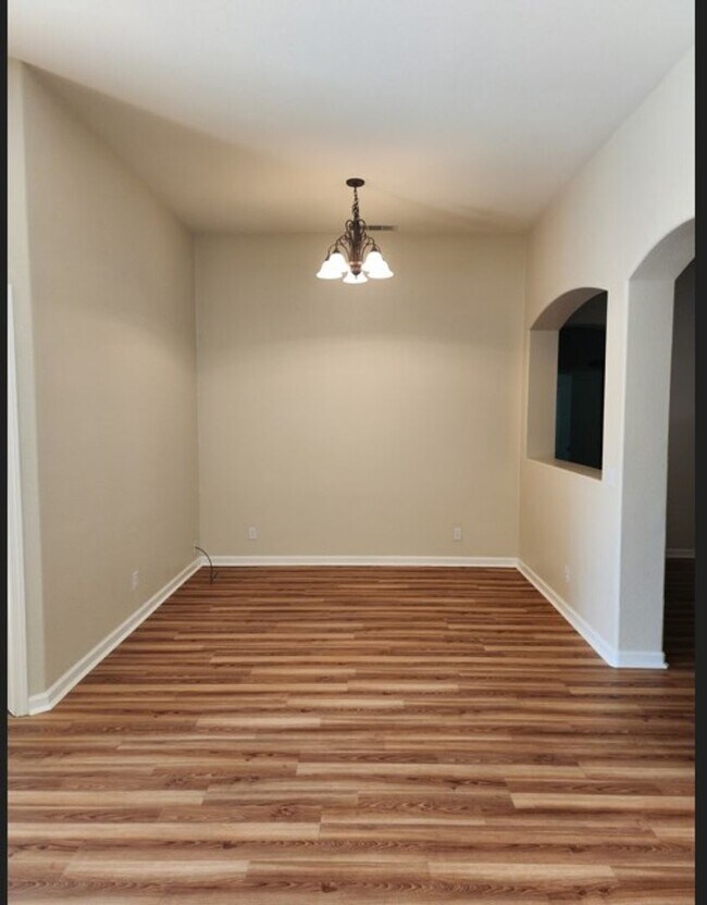 Building Photo - 4 bedroom 2 bathroom home Near Christofferson Pkwy Close to Walnut Elementary, Turlock Jr High Sc...