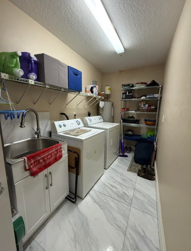 Building Photo - 1082 SW Bellevue Ave