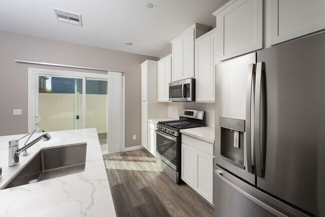 Building Photo - Modern Henderson Townhome with Loft & Resort-Style Amenities