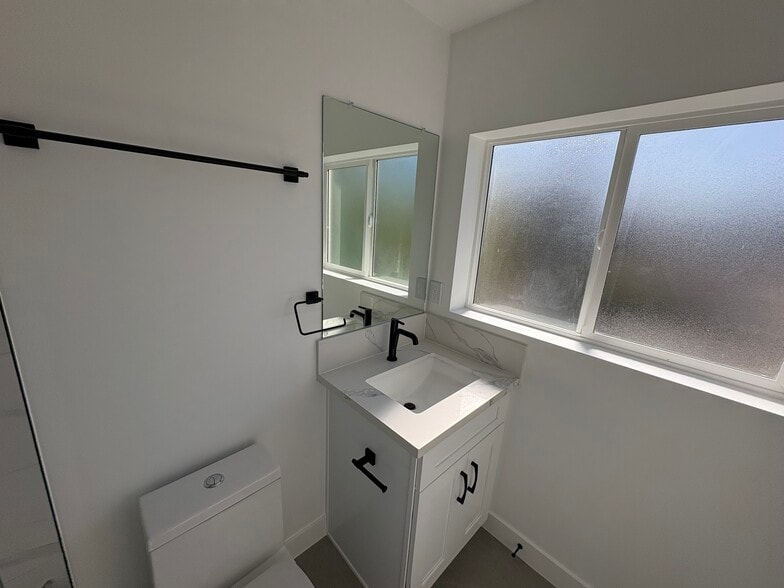 Building Photo - 14165 Calvert St