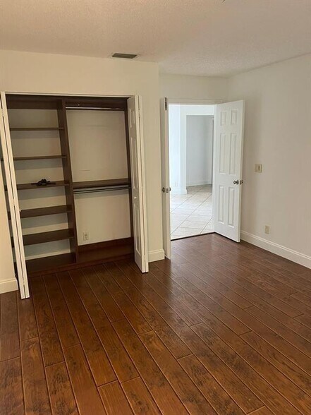 Building Photo - 1120 NW 106th Ave