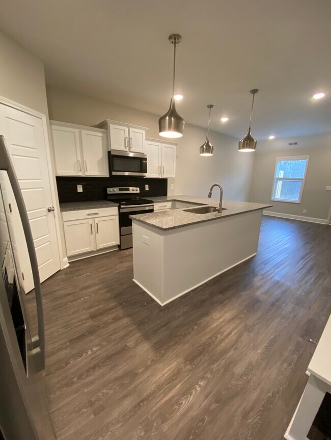 Building Photo - 1031 Glenkirk Dr