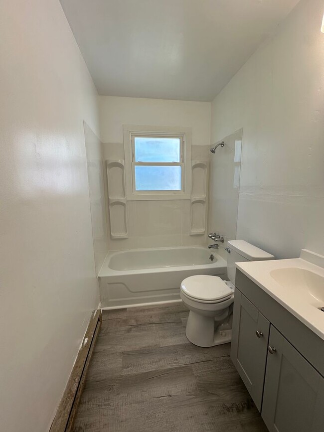 Building Photo - Spacious house in Brookville school distri...
