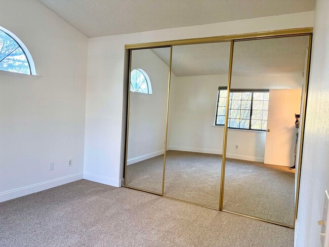 Building Photo - 600 Chandon Ct