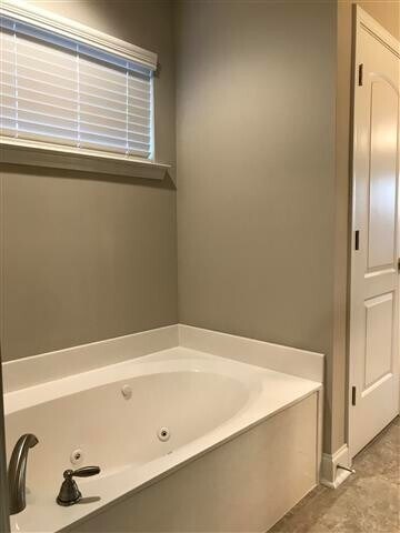 Building Photo - 4 BR/2 BA in Cherry Tree Park S/D in Southaven in Desoto Central School District!