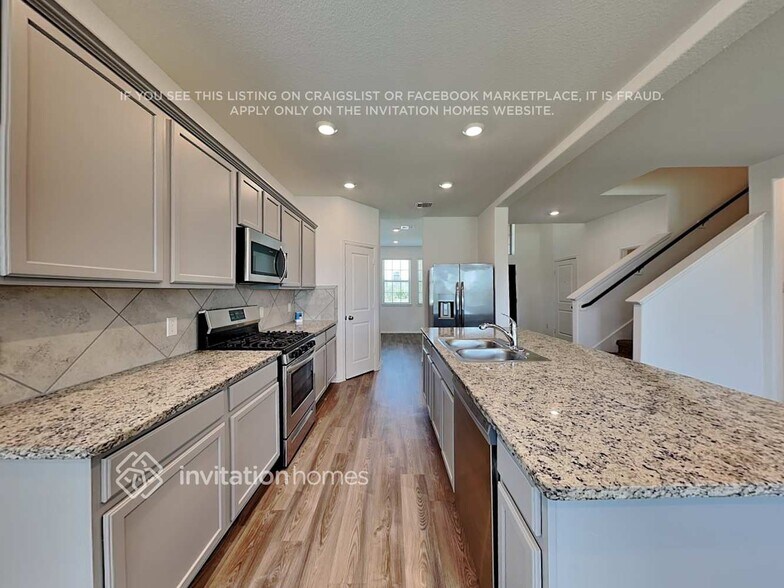 Building Photo - 513 Pecan Landing Ln