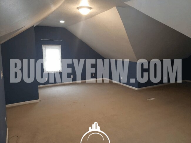 Building Photo - 3 Bed Home -Ottawa Neighborhood
