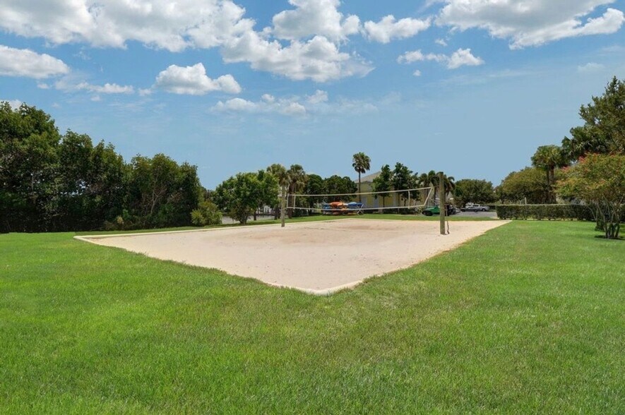 Building Photo - 5215 Coquina Key Dr SE