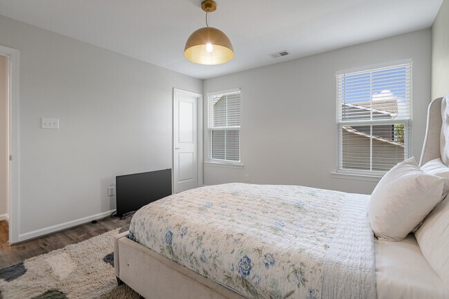 Building Photo - 16848 White Daisy Loop