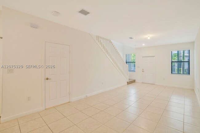 Building Photo - 1636 SW 29th St