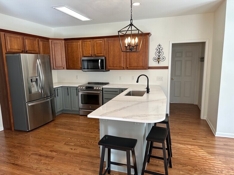 Kitchen - 7675 Paces Ln