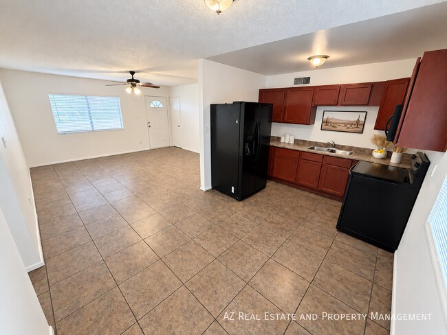 Building Photo - 4528 W Palm Ln