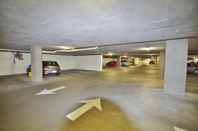 Building Photo - 2451 Midtown Ave