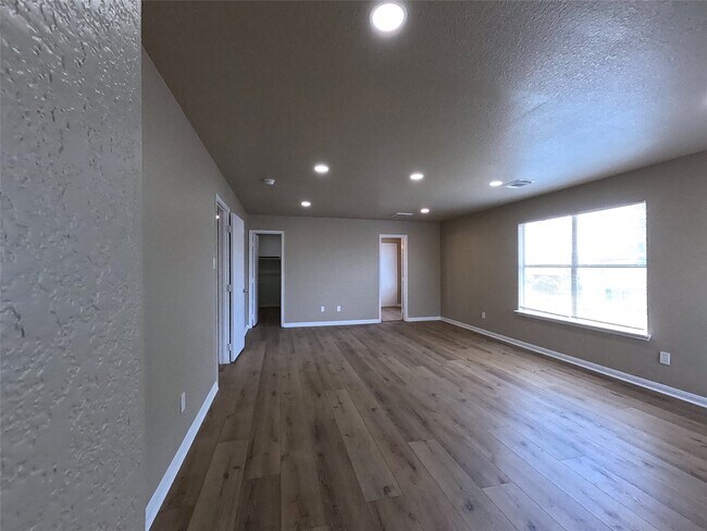 Building Photo - 17107 Westminster Village Ct