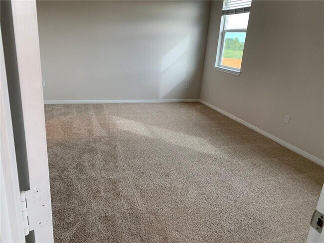 Building Photo - 705 Mais Dr