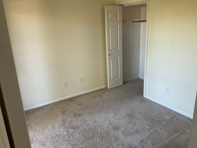 Building Photo - Pre lease !!