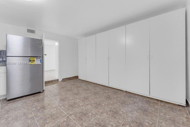 Building Photo - 5831 Taylor St