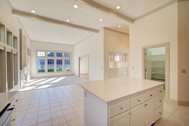 Building Photo - 4bd/4ba Kirkland House