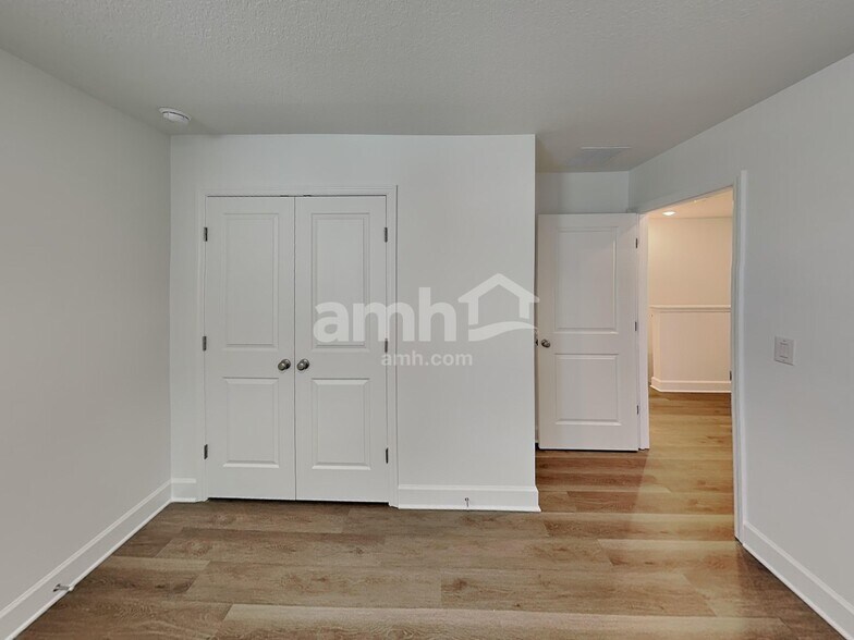 Building Photo - 2909 20th Ave W