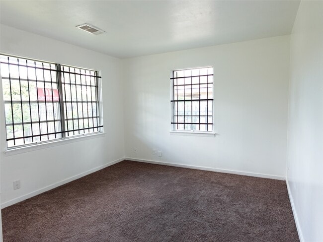 Building Photo - 8022 Woodlyn Rd