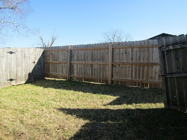 Building Photo - Northeast Pensacola 2BR Patio Home Near UWF & I-10 with Screened Porch, Privacy-Fenced Backyard.