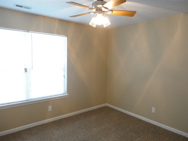 Building Photo - 8956 Mallard Green Dr