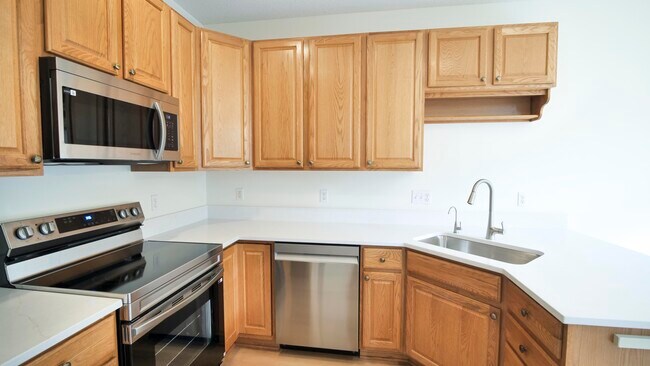 Building Photo - 15250 Florist Cir