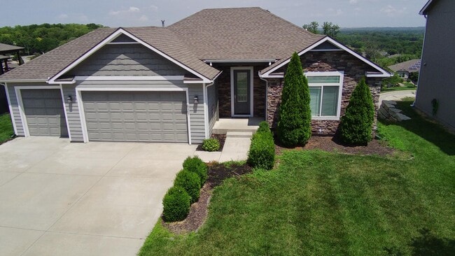 Building Photo - 627 N Daylily Dr