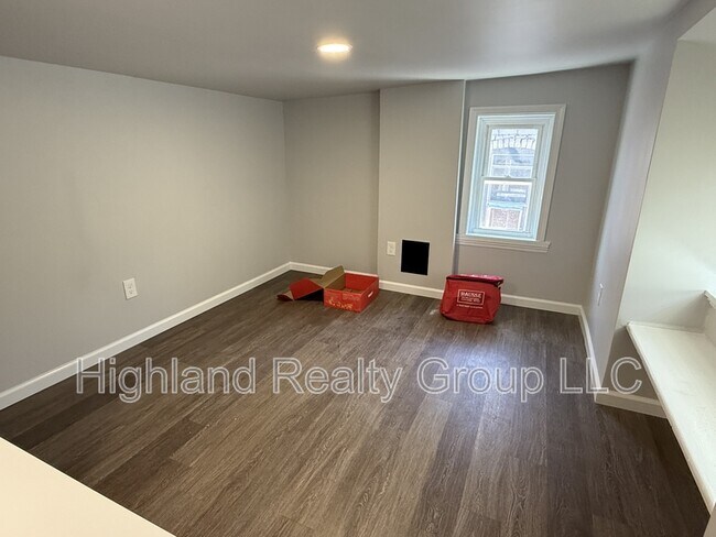 Building Photo - 913 Blunston St