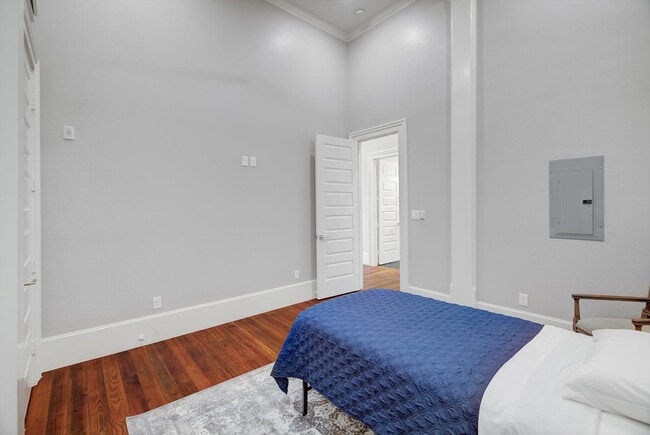 Building Photo - 2206 The Strand