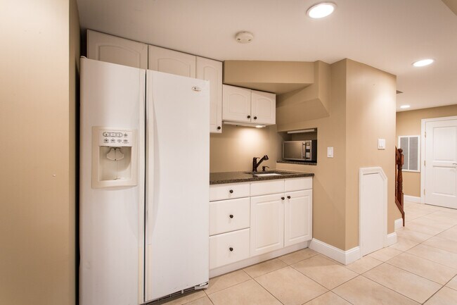 Building Photo - 161 Greenway S