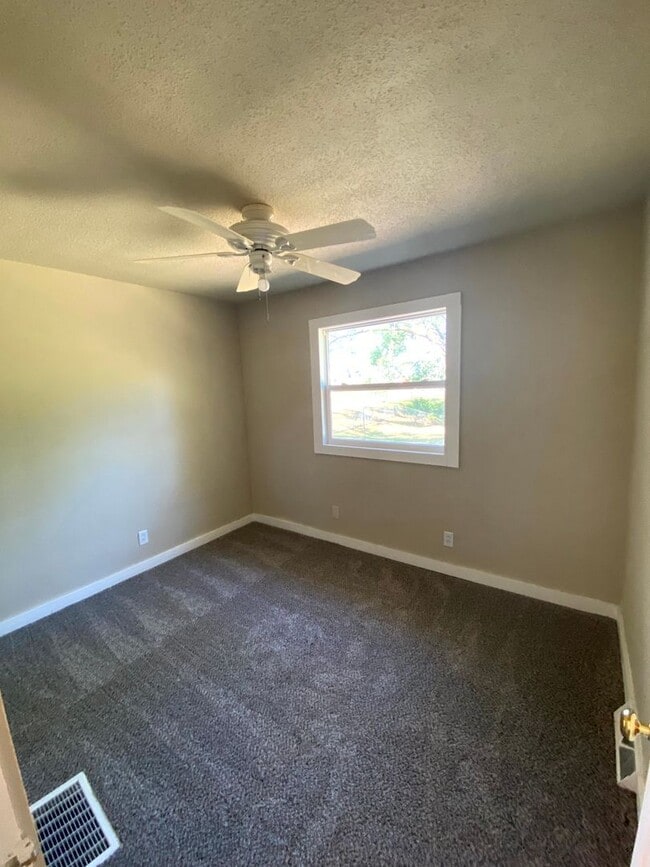 Building Photo - Located in Norwalk IA Updated 4 Bedroom 1 ...