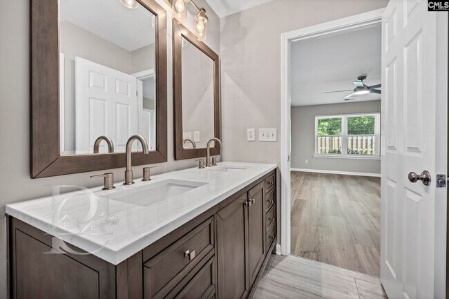 Building Photo - 1039 Glencroft Dr