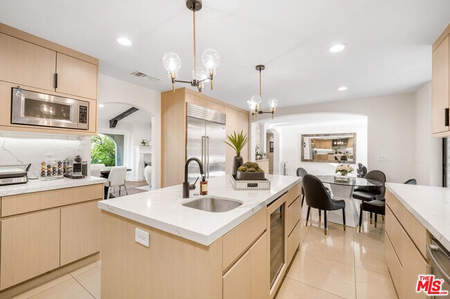 Building Photo - 3677 Eddingham Ave