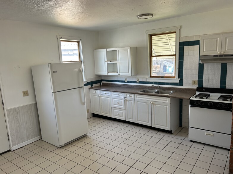 kitchen - 142 Liberty St
